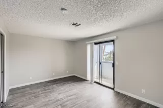 Photo #4: 2624417 Listing