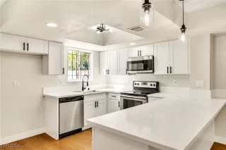 Photo #3: 2624487 Listing