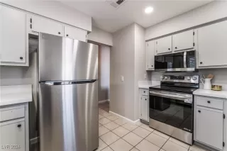 Photo #4: 2624629 Listing