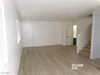 Photo #5: 2624669 Listing