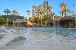 Photo #4: 2624901 Listing