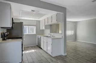 Photo #6: 2624945 Listing