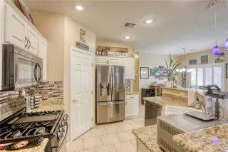 Photo #4: 2624966 Listing