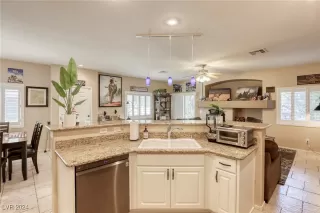 Photo #5: 2624966 Listing