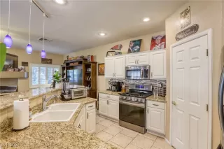 Photo #6: 2624966 Listing