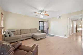 Photo #4: 2624981 Listing