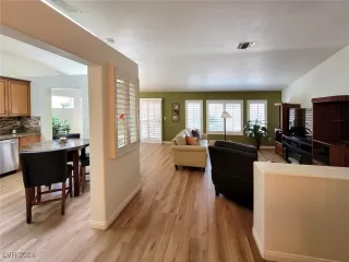 Photo #4: 2625103 Listing