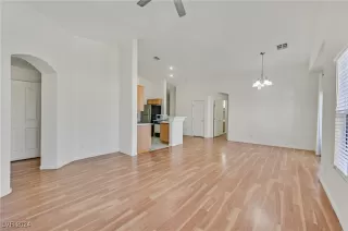 Photo #2: 2625157 Listing 