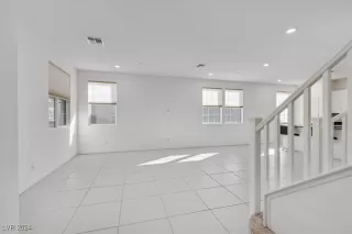 Photo #5: 2625243 Listing