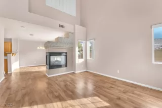 Photo #3: 2625383 Listing