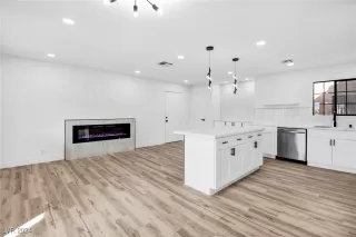 Photo #3: 2625402 Listing