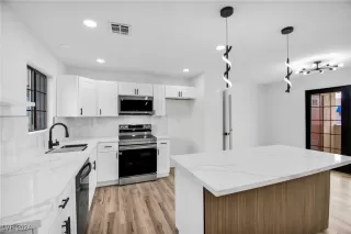 Photo #4: 2625402 Listing