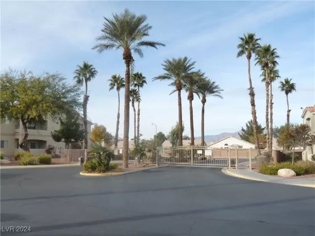 MLS: 2625552 Condo For Sale