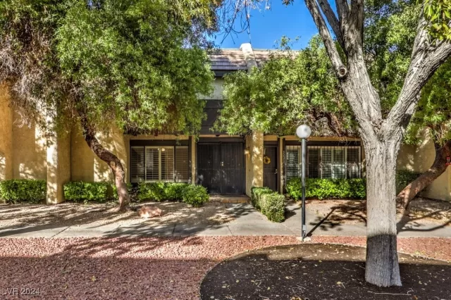 MLS: 2625566 Condo For Sale