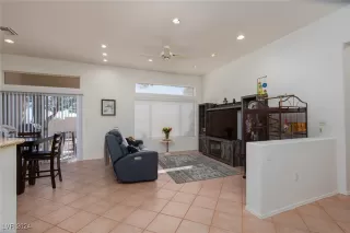 Photo #4: 2625673 Listing