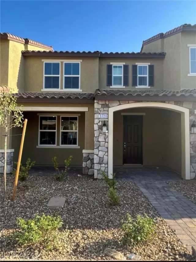 MLS: 2625692 Condo For Sale