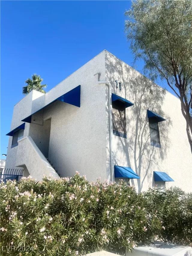 MLS: 2625768 Condo For Sale