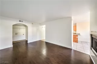 Photo #6: 2625825 Listing