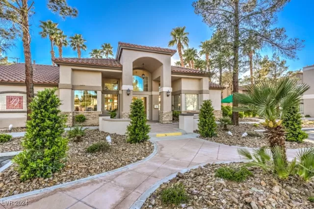 MLS: 2625832 Condo For Sale