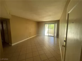 Photo #6: 2625860 Listing