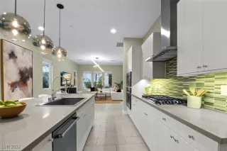 Photo #5: 2625864 Listing