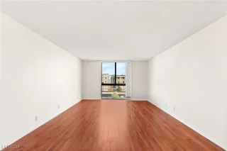 Photo #6: 2625922 Listing