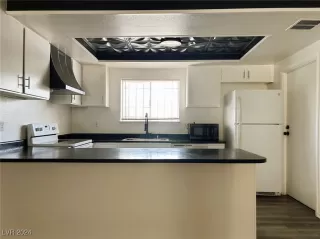 Photo #2: 2625929 Listing 