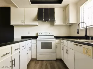 Photo #3: 2625929 Listing 