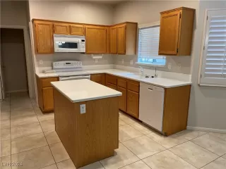 Photo #3: 2625931 Listing 