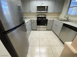 Photo #1: 2625945 Listing 