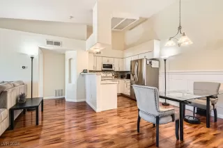 Photo #2: 2626181 Listing