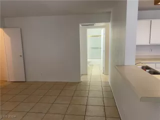 Photo #6: 2626748 Listing