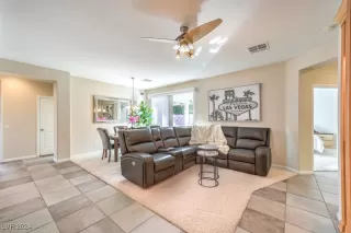 Photo #5: 2626860 Listing