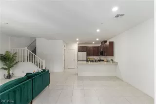 Photo #4: 2627001 Listing