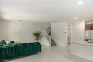 Photo #5: 2627001 Listing