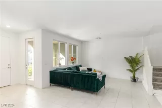 Photo #6: 2627001 Listing