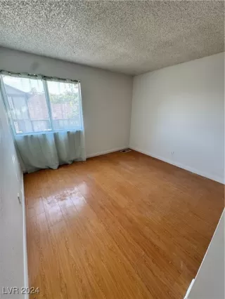 Photo #6: 2627015 Listing