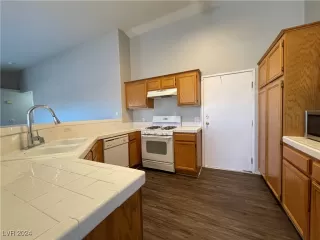 Photo #4: 2627059 Listing 