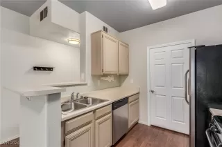 Photo #5: 2627333 Listing