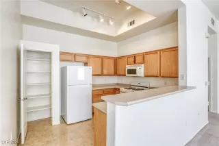 Photo #6: 2627400 Listing 