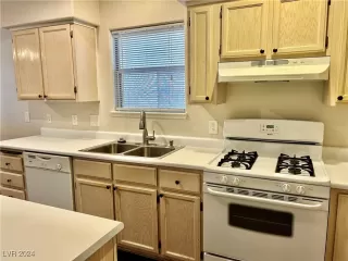 Photo #5: 2627548 Listing 