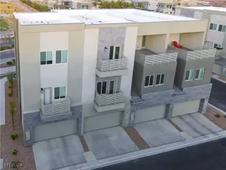 Photo #3: 2627556 Listing