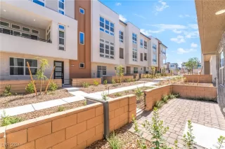 Photo #3: 2627586 Listing