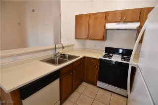 Photo #5: 2627857 Listing 