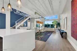 Photo #3: 2627905 Listing