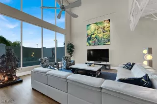 Photo #6: 2627905 Listing