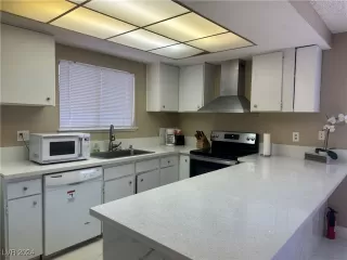 Photo #3: 2627909 Listing 