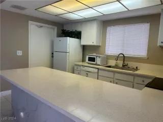 Photo #4: 2627909 Listing 