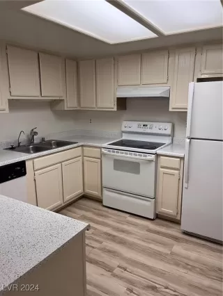 Photo #4: 2628077 Listing 