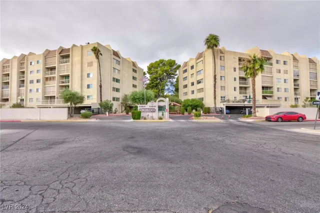 MLS: 2628512 Condo For Sale